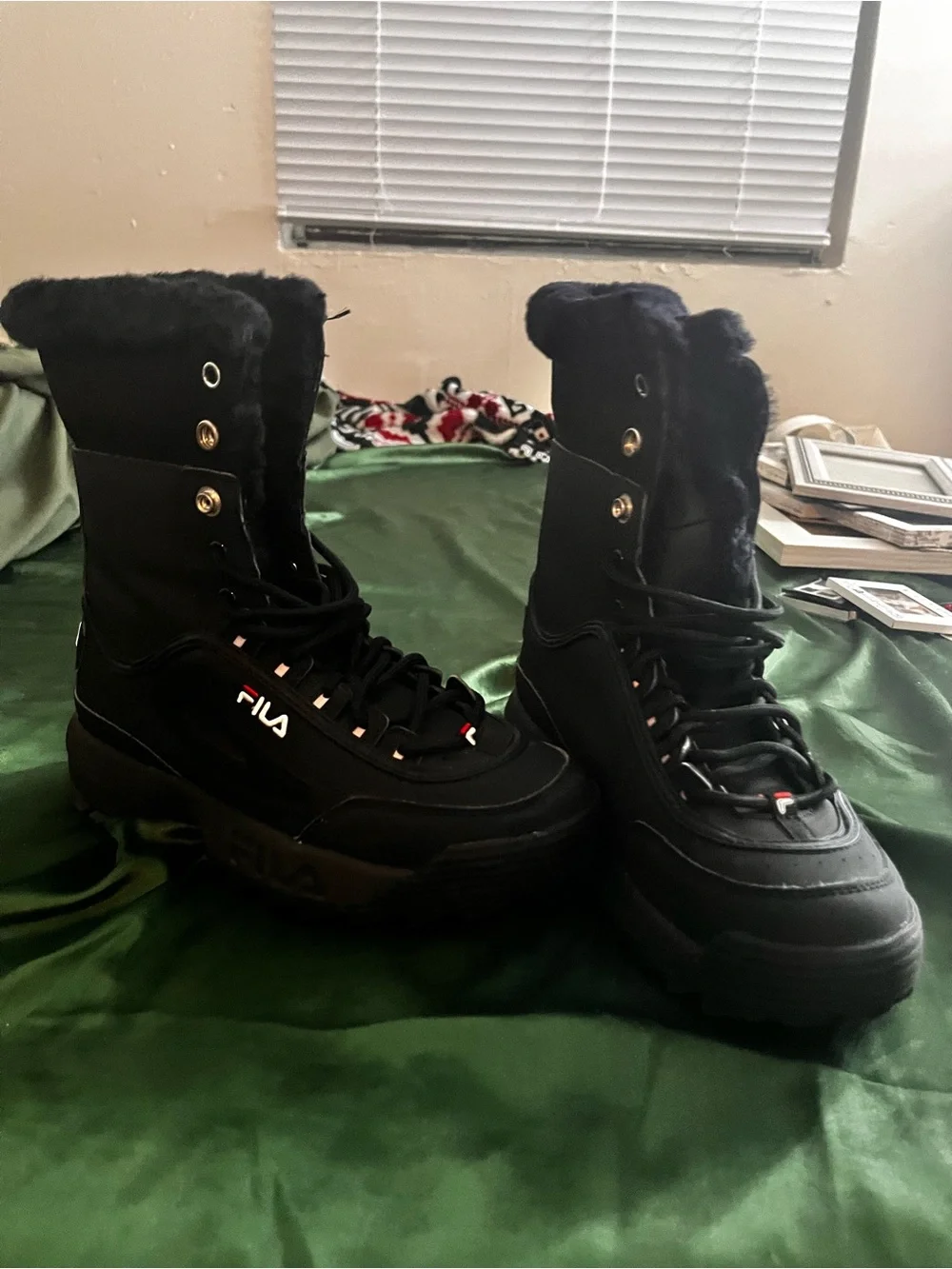 Fila lace up